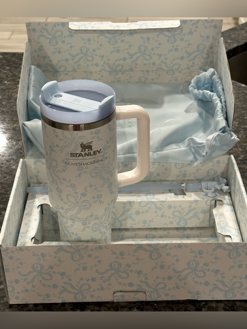 New Stanley LoveShackFancy Light Blue Floral Flowstate Quench H2.O Tumbler 40oz